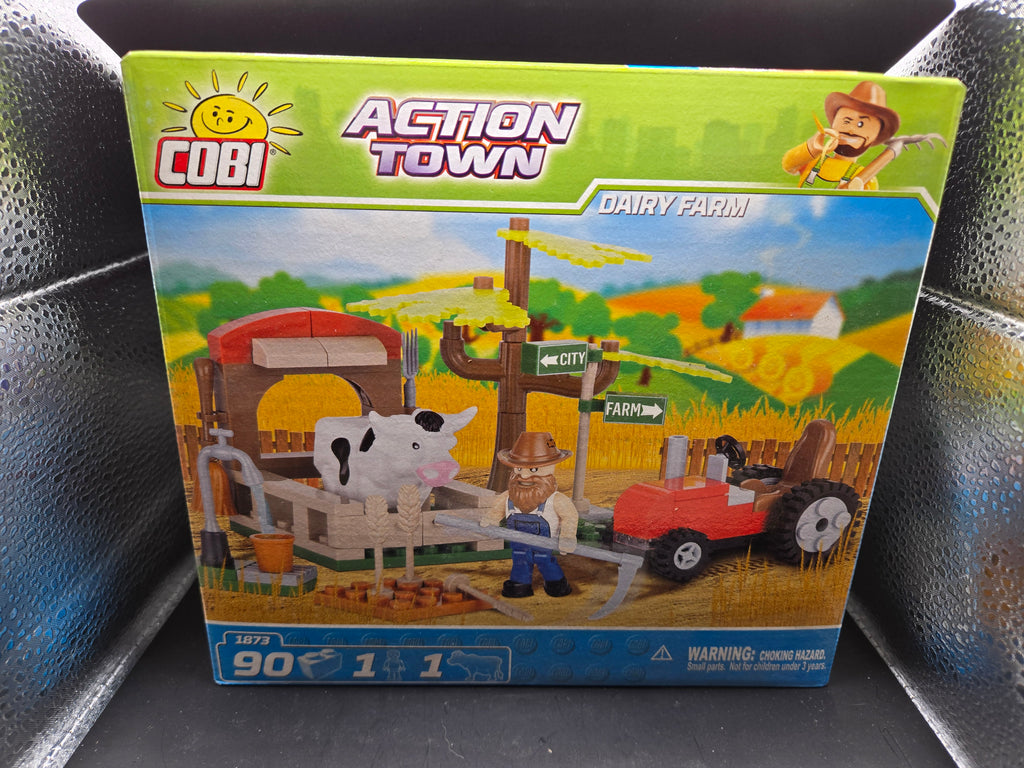 Action Town Dairy Farm by Cobi