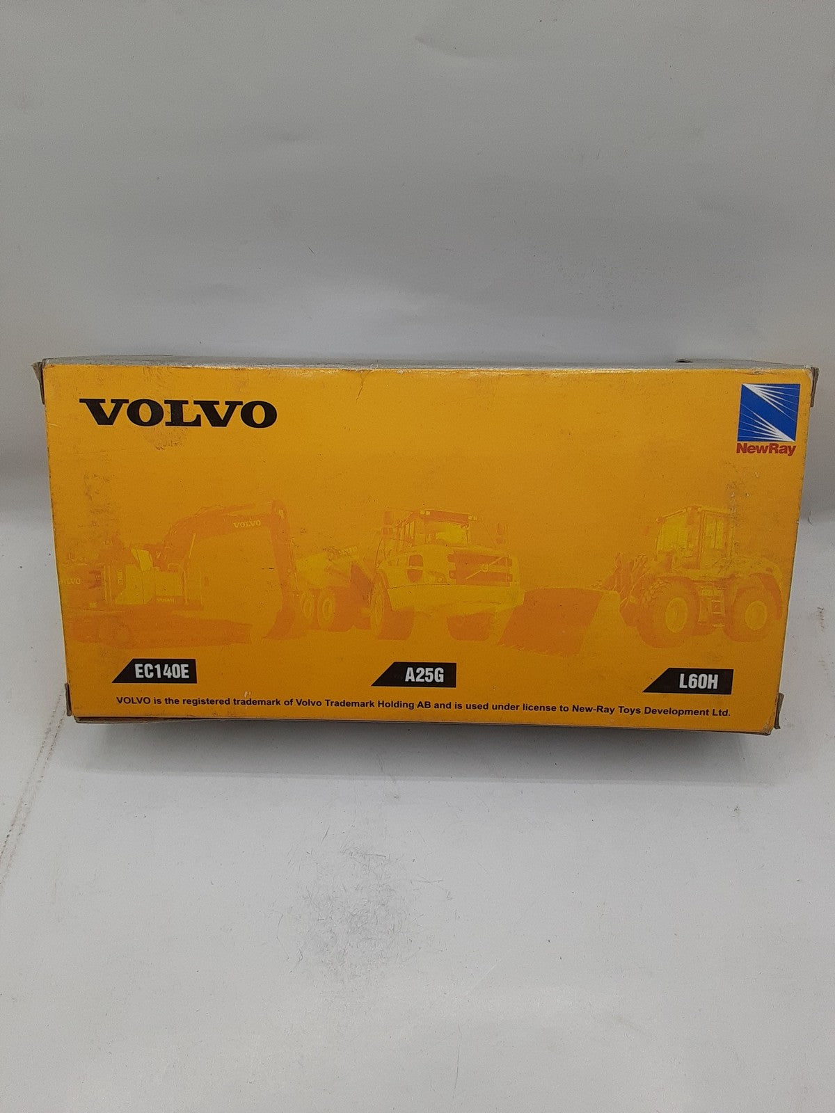 NewRay Die Cast Volvo EC140E A25G